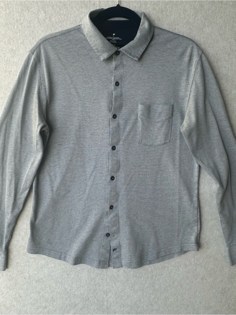 Fabletics Men's Shirt Size M Gray Long-Sleeve Button-Up Shirt Cotton blend.